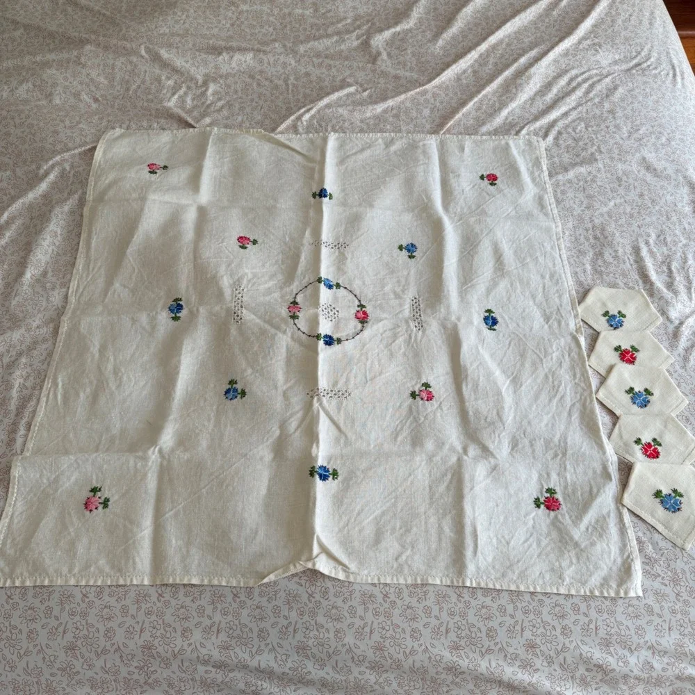 VTG Embroidered Card Tablecloth Set 5 Coasters White Linen Floral Lace 31x31